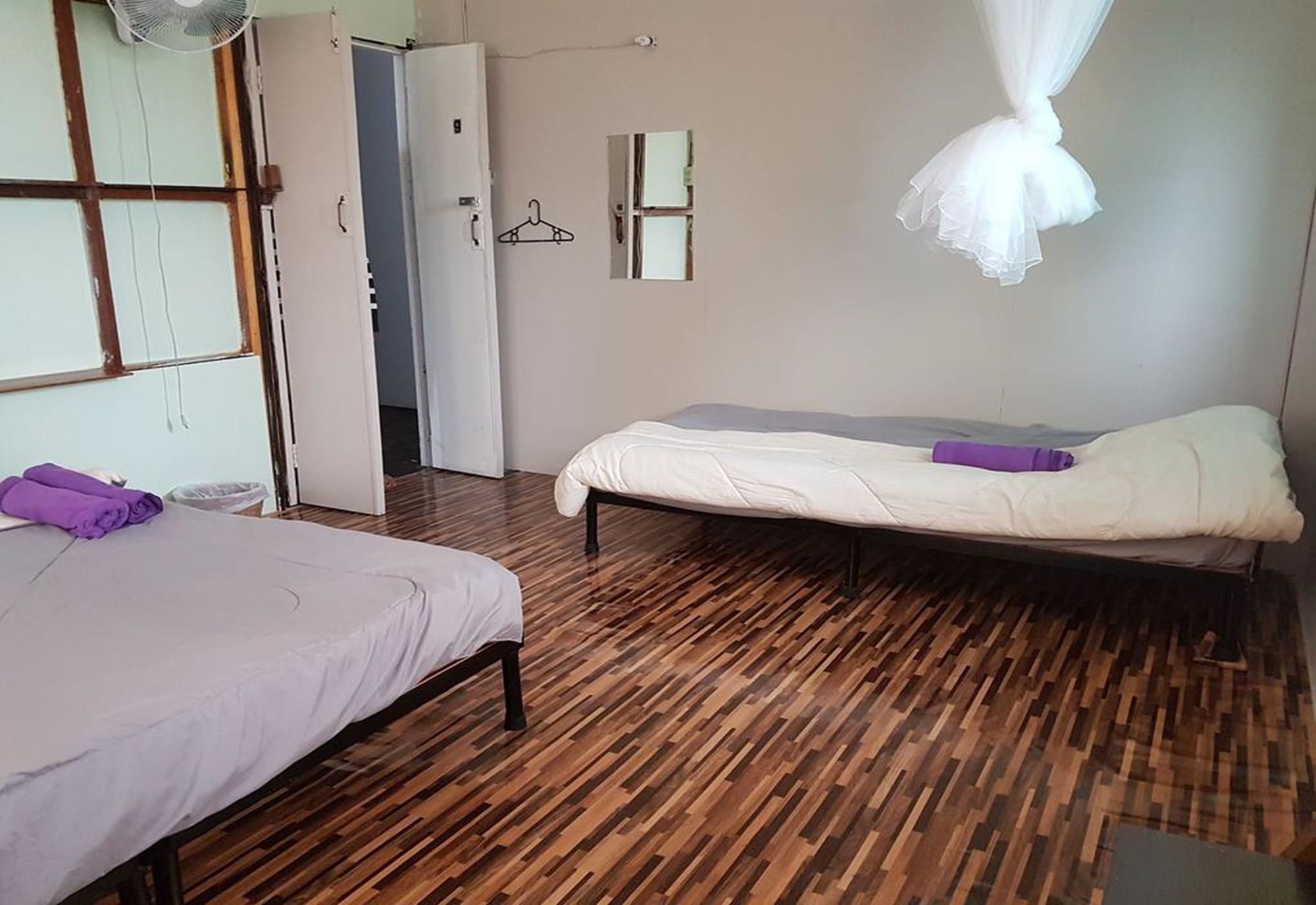 Bar 184 Party Hostel (Adults Only) Chiang Rai Buitenkant foto
